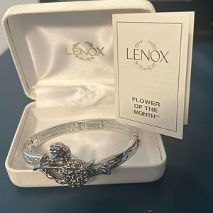 Lenox Flower of the month Bracelet (January)